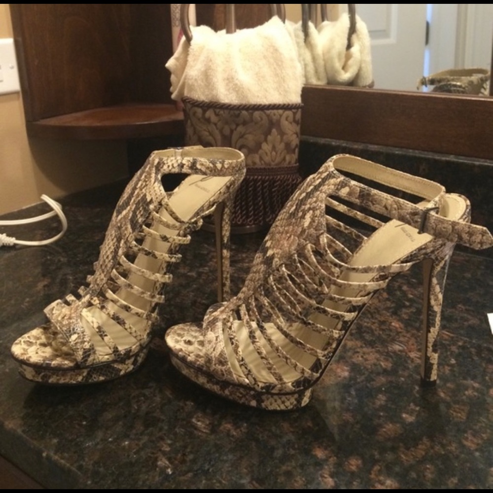 B by BRIAN ATWOOD || Size 9